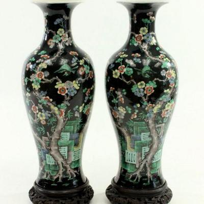 Lot 556: Pair Chinese Famille Noire Porcelain Vases 