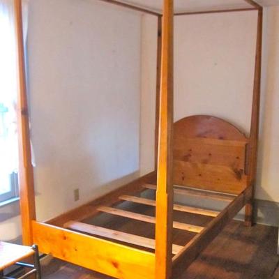 twin pine poster bed