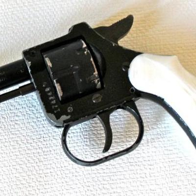 22 ca. 6 Shot Revolver. CDM Prod. New York, NY Model 174248