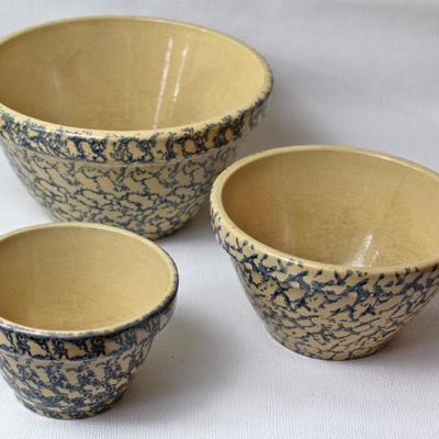 Sponge ware mixing bowl set, Roseville, Ohio