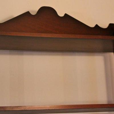 detail of shelf top
