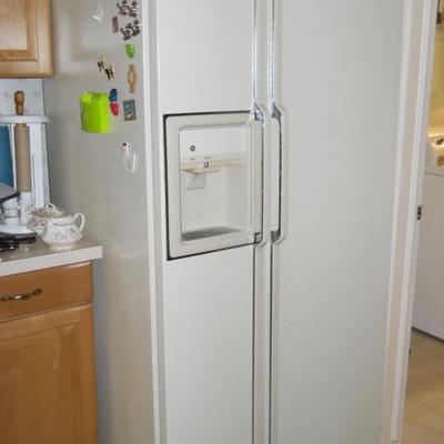 GE side by side refrigerator