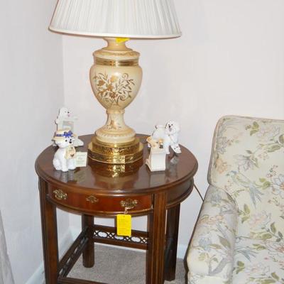 Lane end table, beautifully decorated lamp w/gold, dog collectibles, etc.