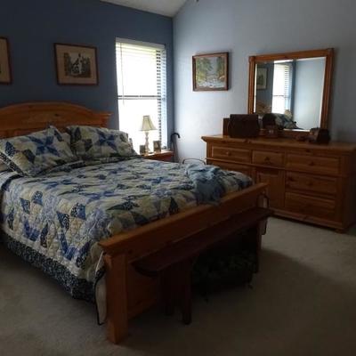 broyhill queen bedroom suite