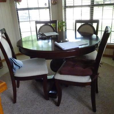 round dining table 4 chairs