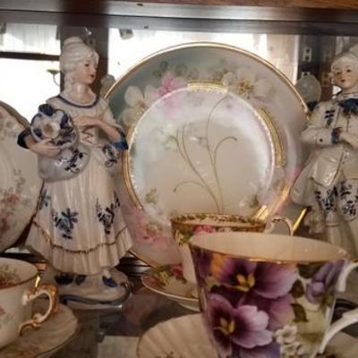 Teacups Teapots and Vintage Porcelain Collectibles
