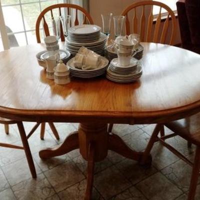 Pine Table with 4 Chairs Round or Ova with Leaf