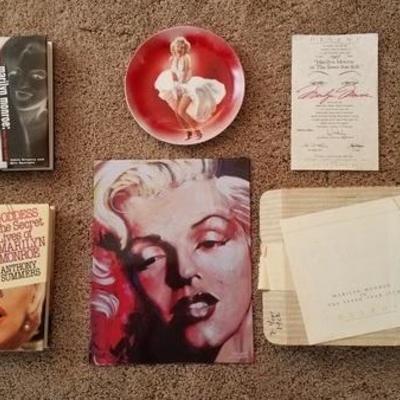 Marilyn Monroe Books Plate and Metal Poster
