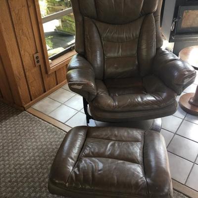 Stressless chairs the leather isnâ€™t in great shape 