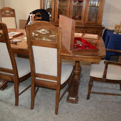 Dining room table & 6 chairs