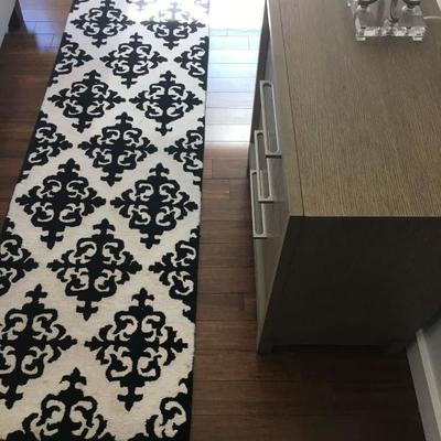 Area Rug in Black and White, 2'3