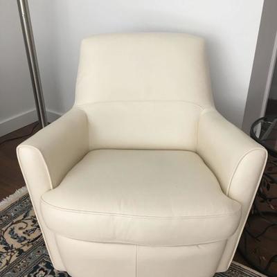 Leather Swivel Chair in Ivory 