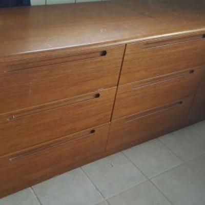 EKT083 Nine Drawer Wooden Dresser

