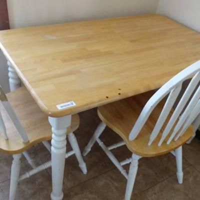 Dining table w/ 2 chairs