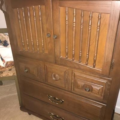 MID CENTURY DRESSER WITH LOTS OF STORAGE