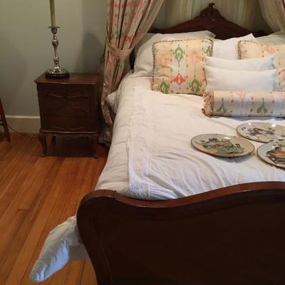Victorian French Style Full Bed