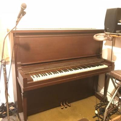 Milton upright piano