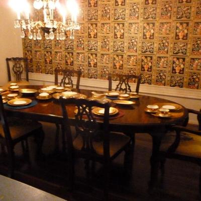 Dining table with 8 chairs, 2 leaves, china