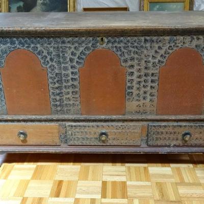 Early 19th century 1810-1820's Eastern blanket chest with original paint of white pine 