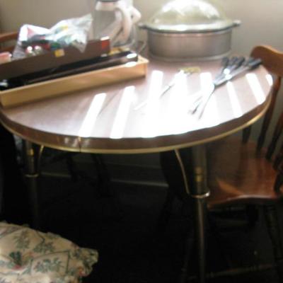 small round kitchen table and chairs with leaf