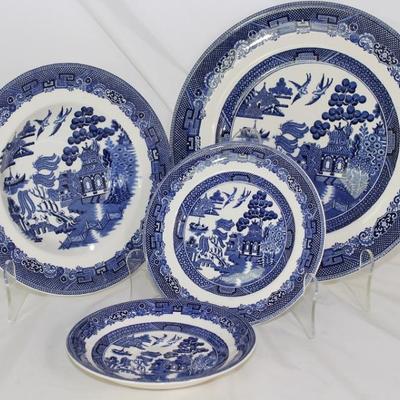 More Blue Willow unmarked (USA)