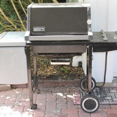 Weber Natural Gas Grill: 3 Burner with a drop side table