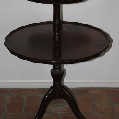 Mahogany Piecrust Edge 2-Teir Pedestal Table on Splatted Claw Footed Cabriole Tripod Legs