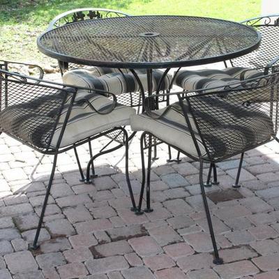 Black Wrought Iron Patio Set: Round Table with 4 Curved Back Chairs