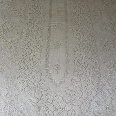 Vintage Quaker Lace Tablecloth (56" x 104")