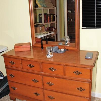 Bassett Furniture 8 Drawer Dresser w/Mirror