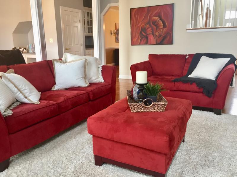 SHOP MELEE NAPERVILLE MOVING SALE HOME WITH BEAUTIFUL