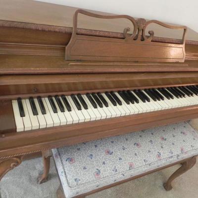 Gulbransen Vintage Piano Excellent condition ! $375.00  