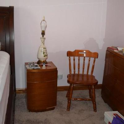 End Table, Lamp, & Chair 