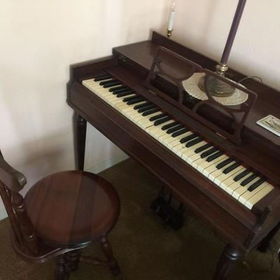 Lester Piano Spinet