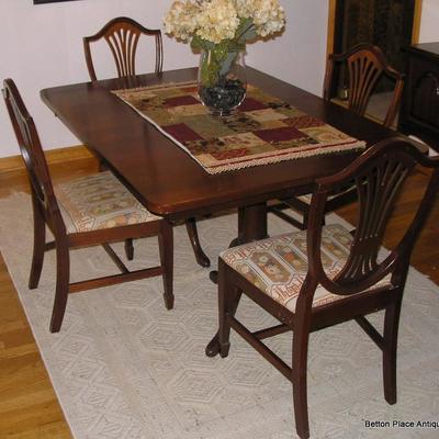 Duncan Phyfe Style Mahogany Dining table, 5 chairs, 2 extensions 