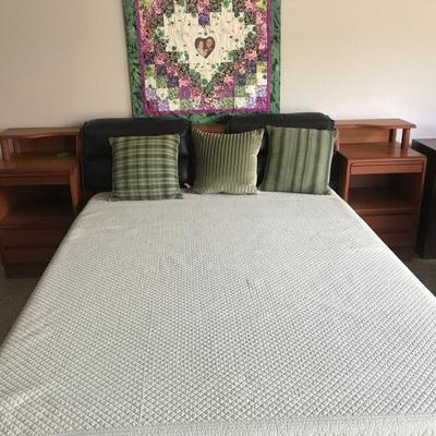 Torring 219 bed (queen) with night stands