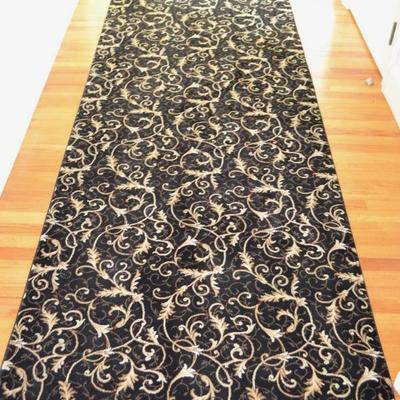 Runner measure approx. 10' X 3'6"