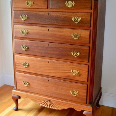 Matching mahogany chest of drawers