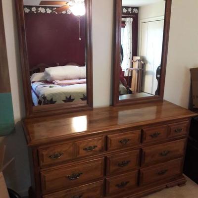 Solid dresser with two mirrors, 31
