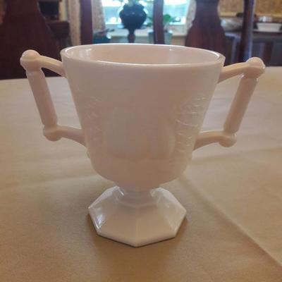 Milk glass 
