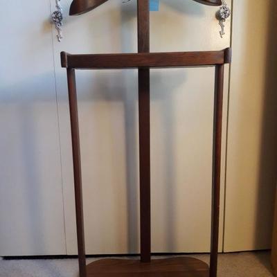 Gentle person's wardrobe valet.