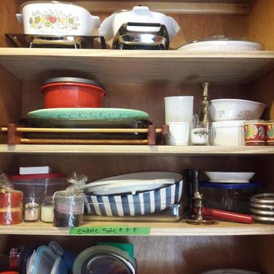 Lots of kitchen items! 