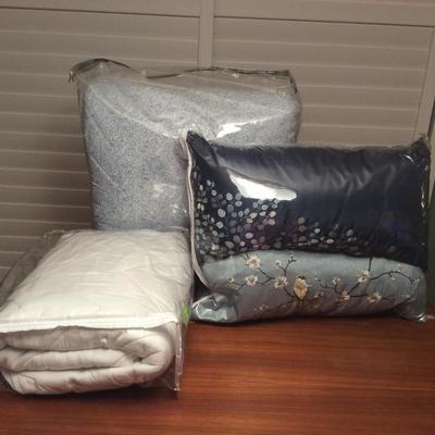 JYR013 Tommy Hilfiger Comforter, Pillows & More
