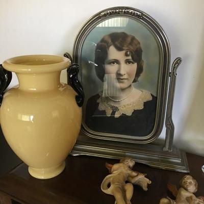 1920s vase and old pictures