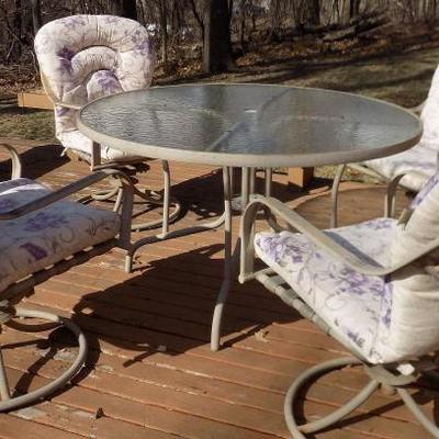 Patio Set - 4' Glass Top w/ Umbrella and 4 chairs w/ cushions