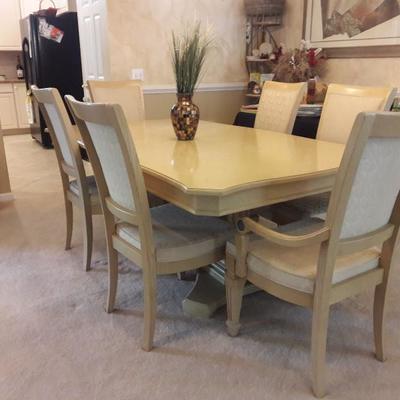 dining room table and (6) chairs with leaf