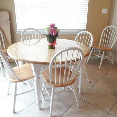 kitchen dinette with leaf and (6) chairs