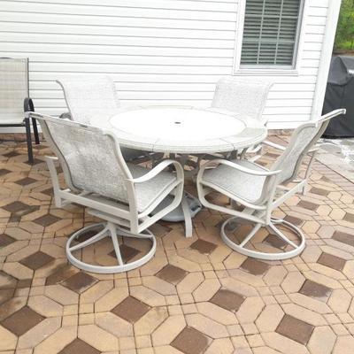 patio set with (4) chairs