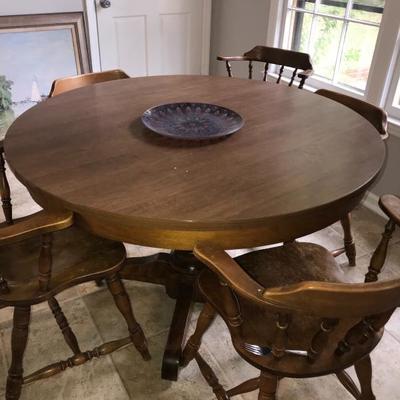 ROUND KITCHEN TABLE WITH 5 CHAIRS