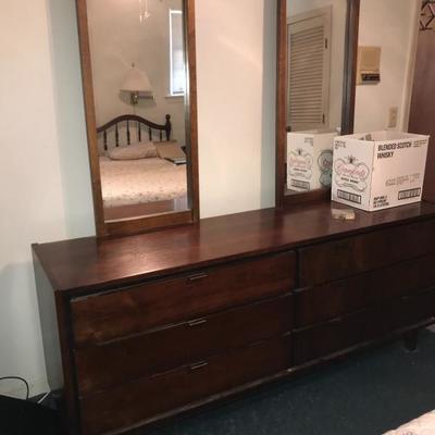 MID CENTURY DRESSER WITH DOUBLE MIRRORS